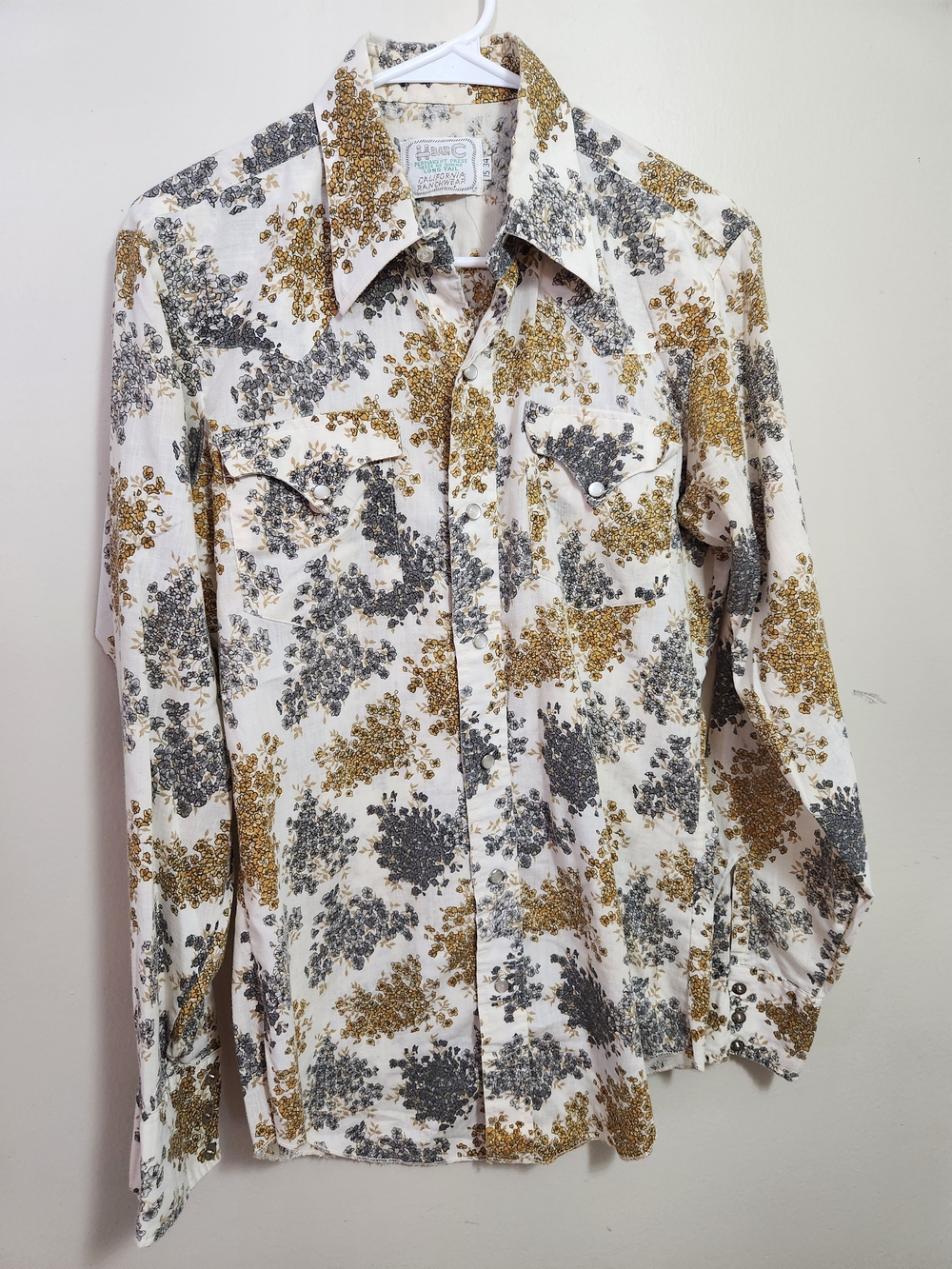 Men's Vintage 1970s Casual Button-Down Shirt - White with Gold & Gray Floral